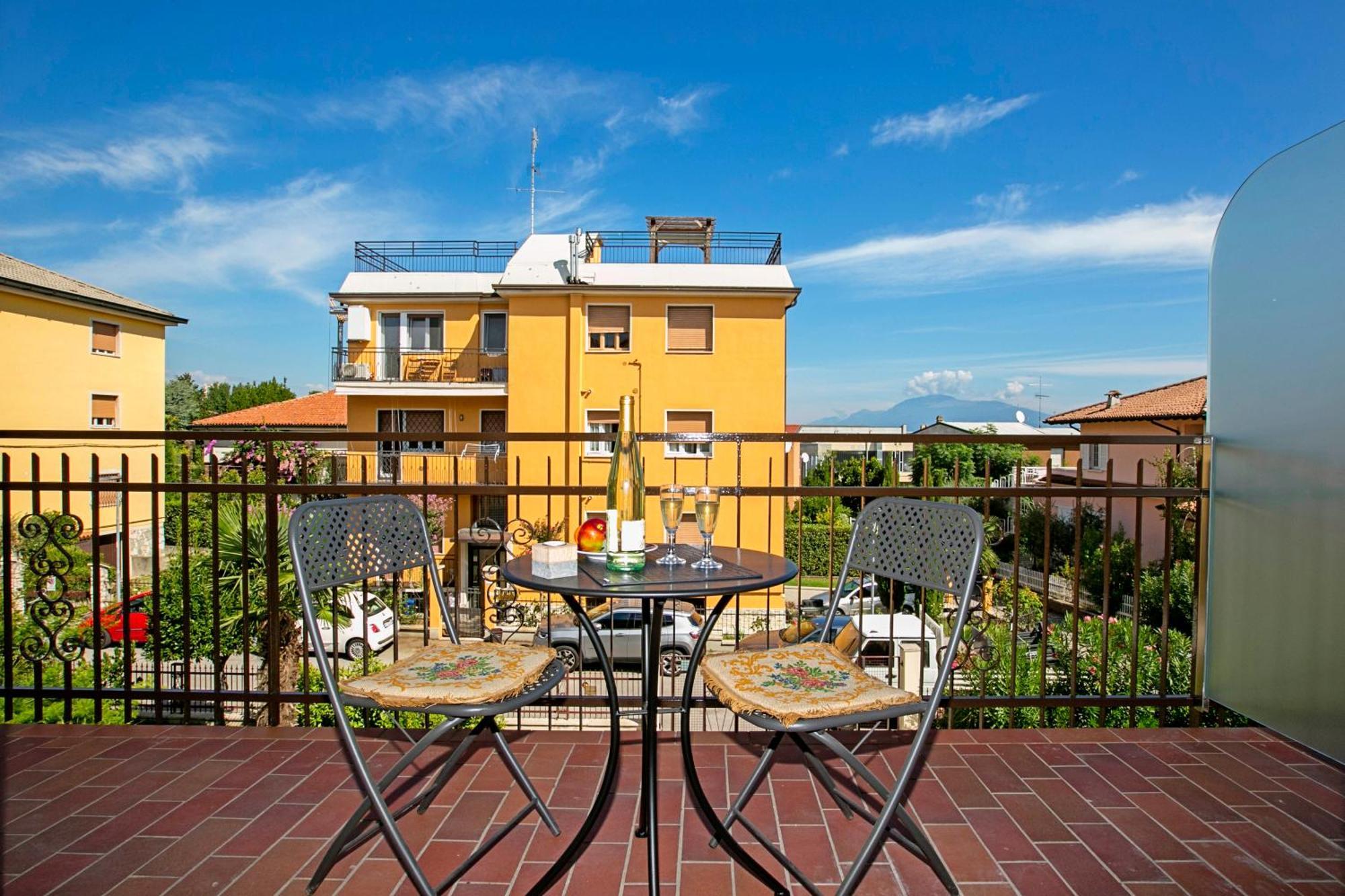 Villa Mimosa - Appartamento 2 - Happy Rentals Desenzano del Garda Buitenkant foto
