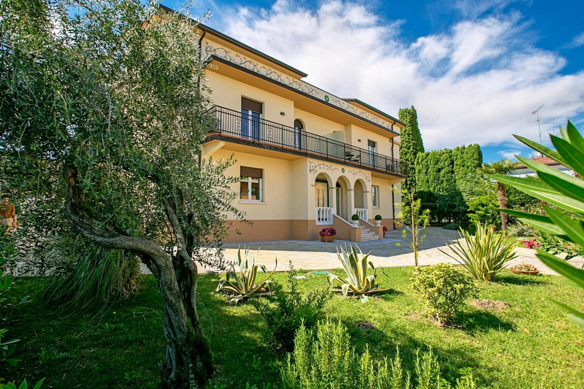 Villa Mimosa - Appartamento 2 - Happy Rentals Desenzano del Garda Buitenkant foto