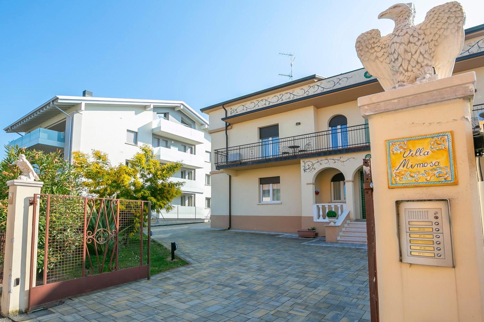 Villa Mimosa - Appartamento 2 - Happy Rentals Desenzano del Garda Buitenkant foto