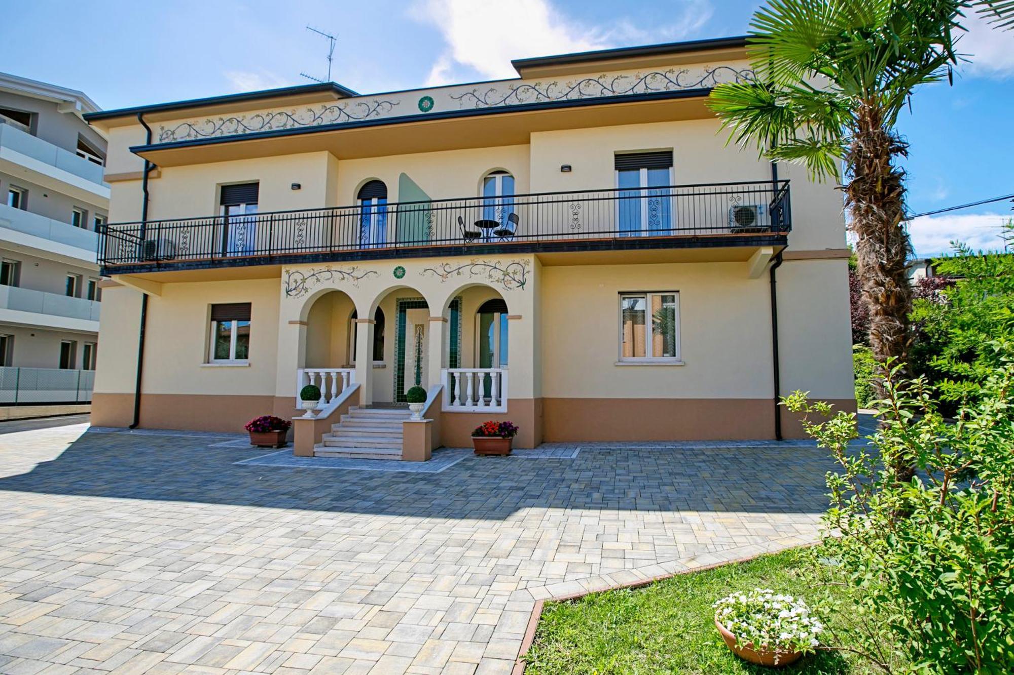 Villa Mimosa - Appartamento 2 - Happy Rentals Desenzano del Garda Buitenkant foto