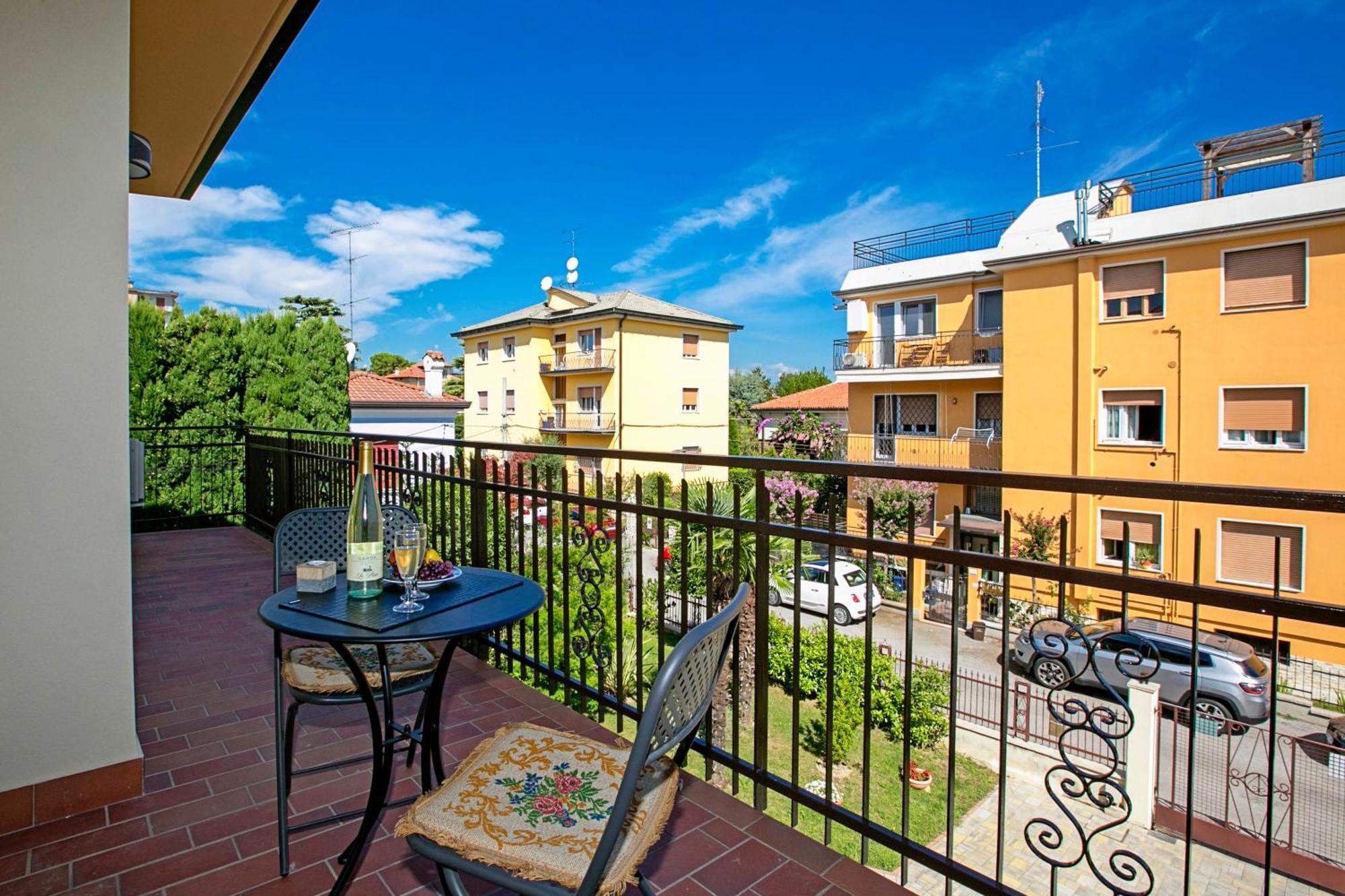 Villa Mimosa - Appartamento 2 - Happy Rentals Desenzano del Garda Buitenkant foto