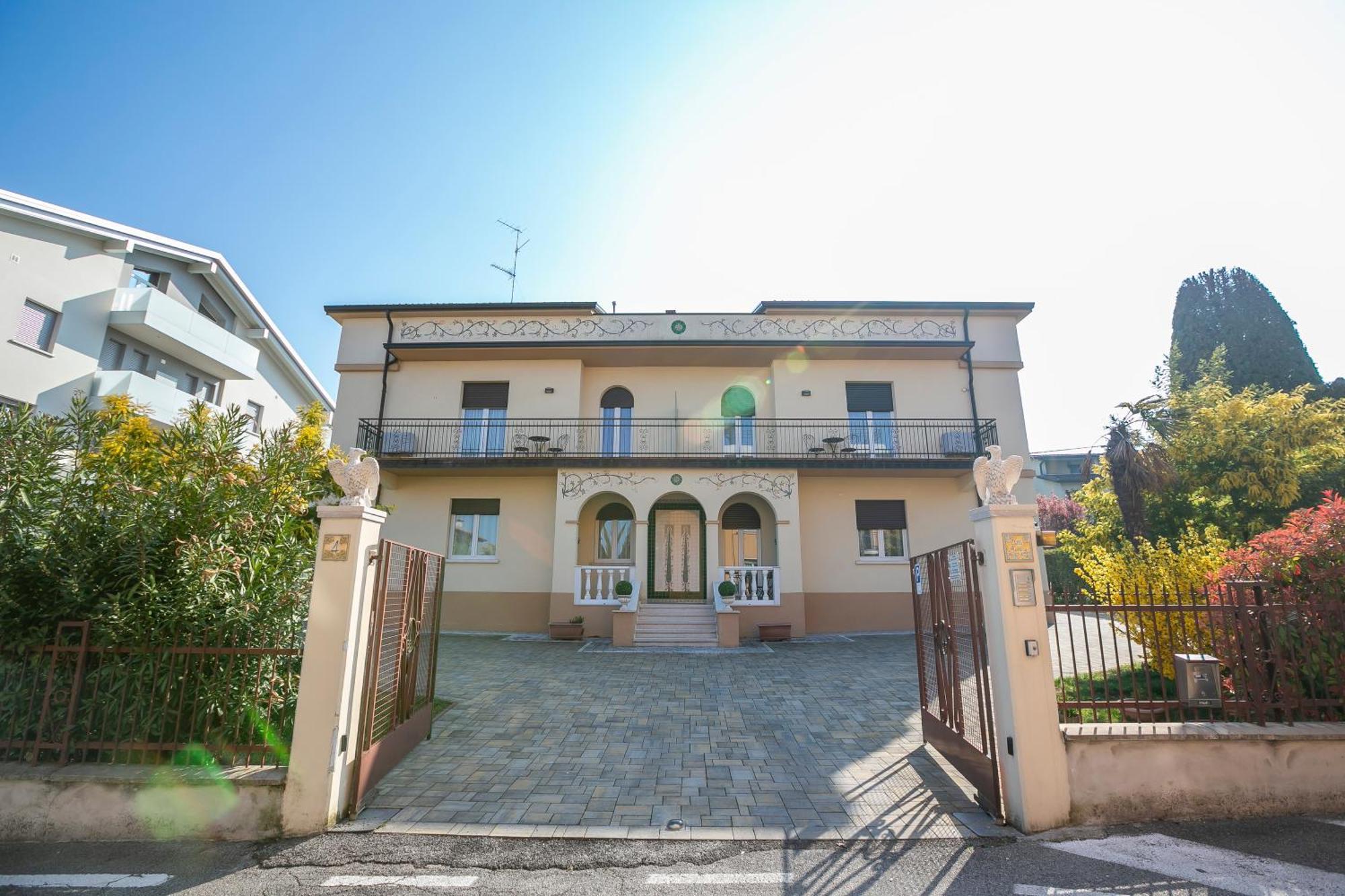 Villa Mimosa - Appartamento 2 - Happy Rentals Desenzano del Garda Buitenkant foto